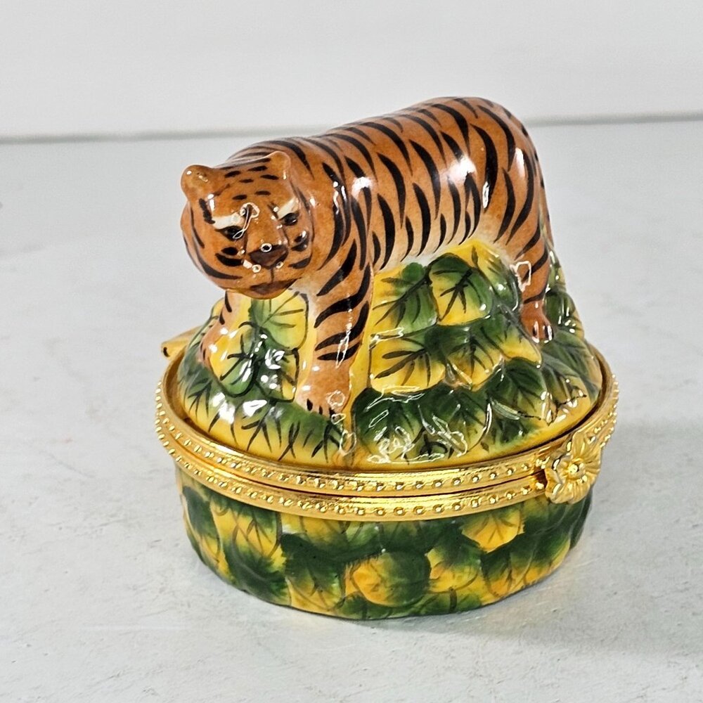 Vintage CBK Ceramic Tiger Hinged Trinket Box Wild Animal Critter On Leaves - Picture 2 of 8